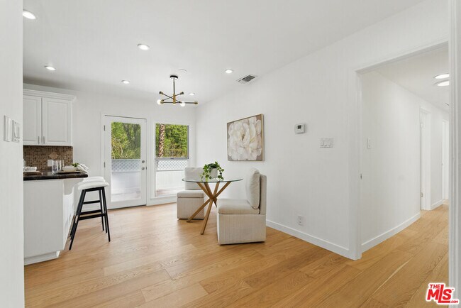 Building Photo - 5220 Melvin Ave