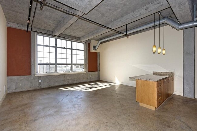 Primary Photo - 201 4th St