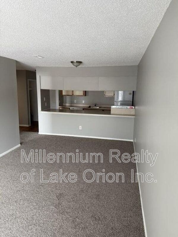 Building Photo - 25 Louck St