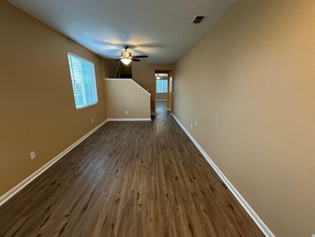 Building Photo - Beautiful 4 Bedroom, 2.5 Bath Lathrop Home