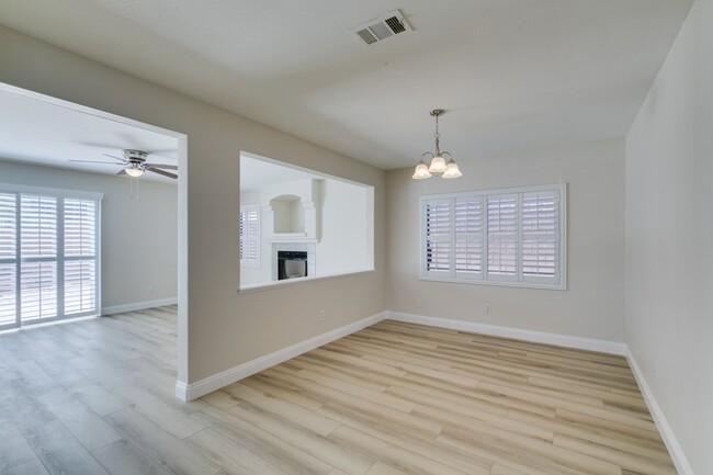 Building Photo - Beautiful 4-Bedroom Home Near Downtown Sum...