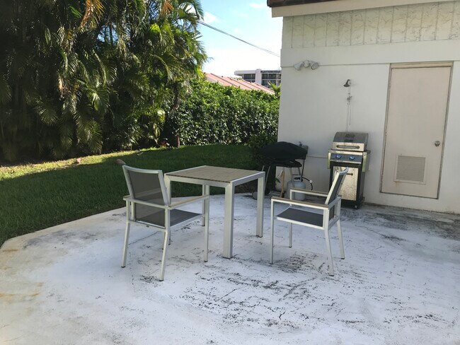 Community Grill Area - 935 Sweetwater Ln