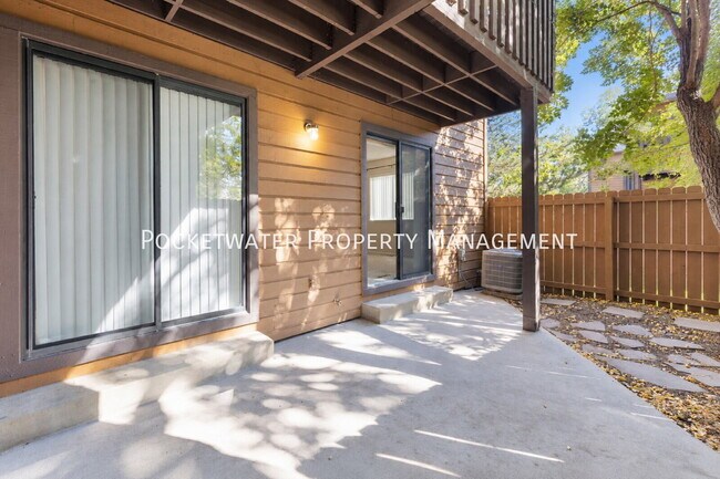 Building Photo - 6225 Willow Ln