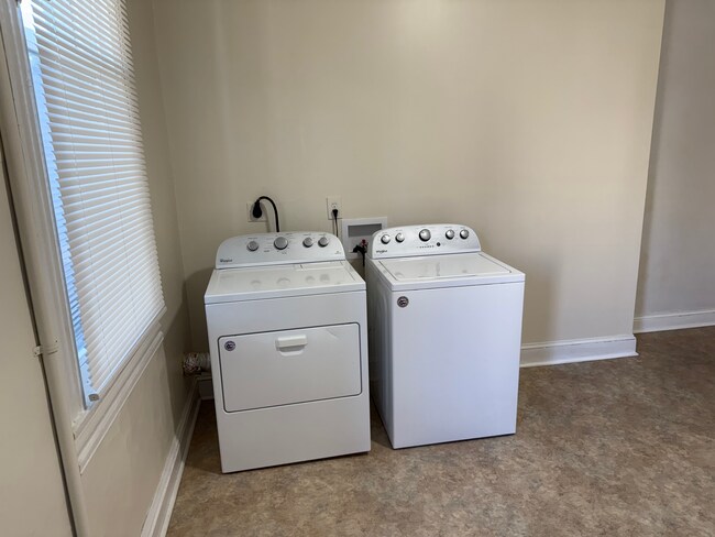 Building Photo - Spacious one-bedroom aparrtment