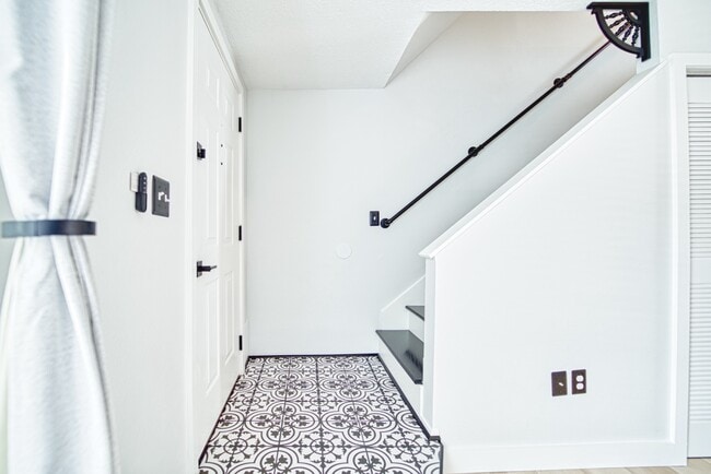 Building Photo - 11912 Cypress Hill Cir