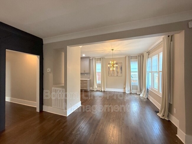 Building Photo - 621 S Summit Ave