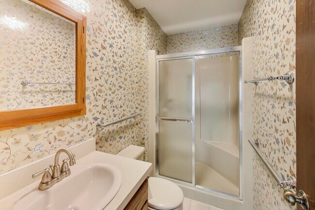 Building Photo - 12111 68th Ct