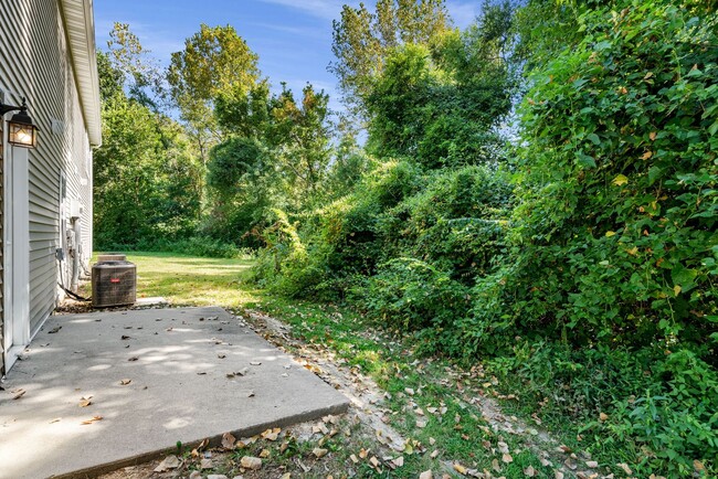 Building Photo - 5013-5015-5015 Betty Jean Way