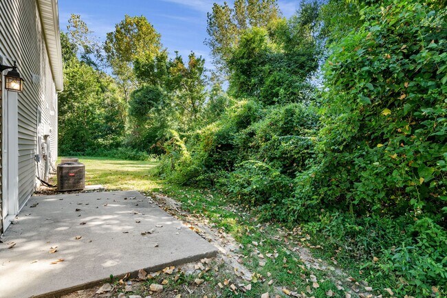 Building Photo - 5013-5015 Betty Jean Way