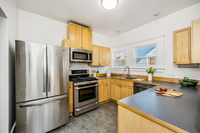 Building Photo - 407 Benton Wy