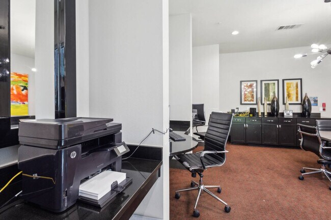 Building Photo - 264 N Walton St