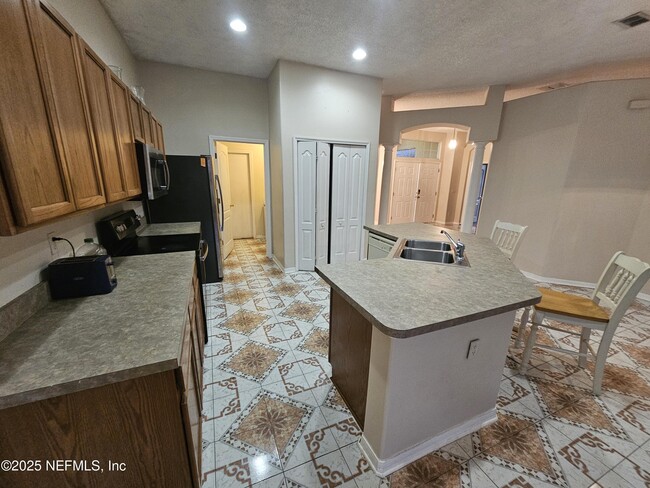 Building Photo - 10153 Carriage House Ct