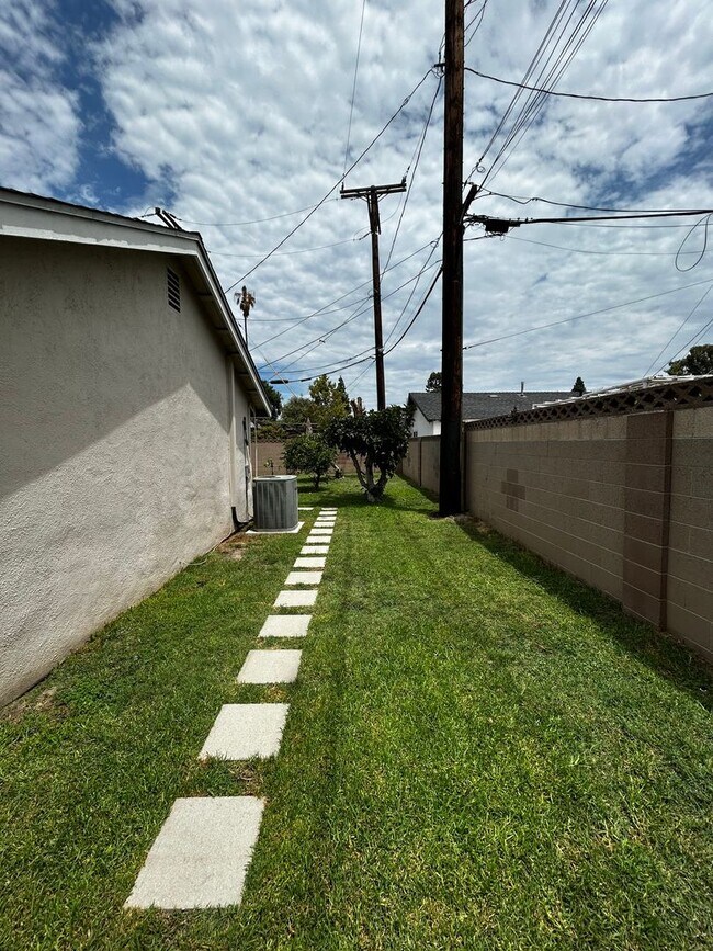Building Photo - Beautifully Remodeled 3-Bedroom Home for Lease in a Highly Desirable Neighborhood