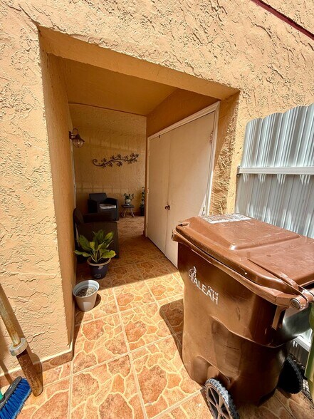 Corner of Back patio walkway - 828 W 38th Ter