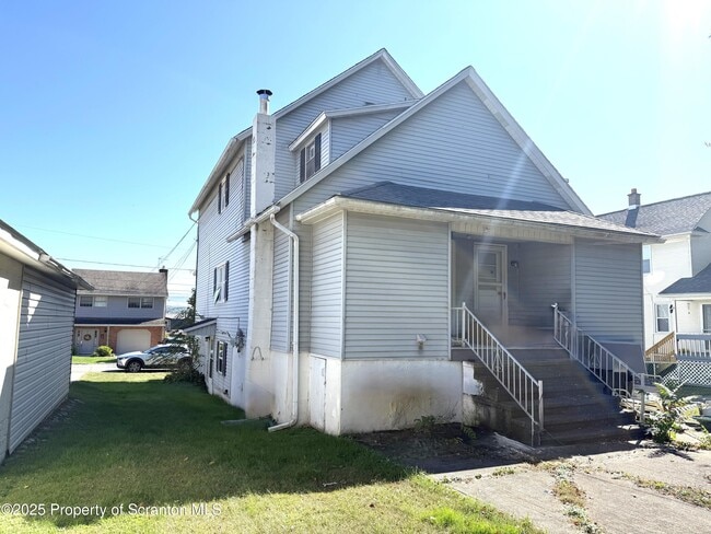 Building Photo - 647 Laurel St