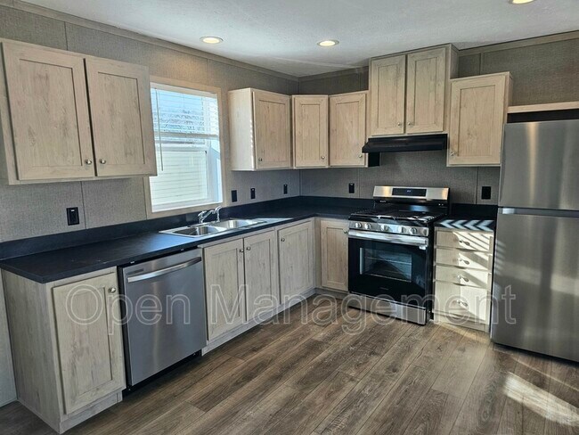 Building Photo - 725 S 12th St