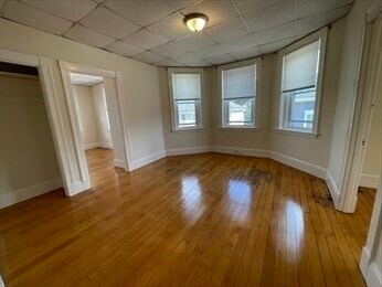 Building Photo - 15 Lynde St