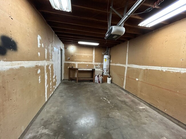 Building Photo - Cute Halfplex in Quiet Neighborhood