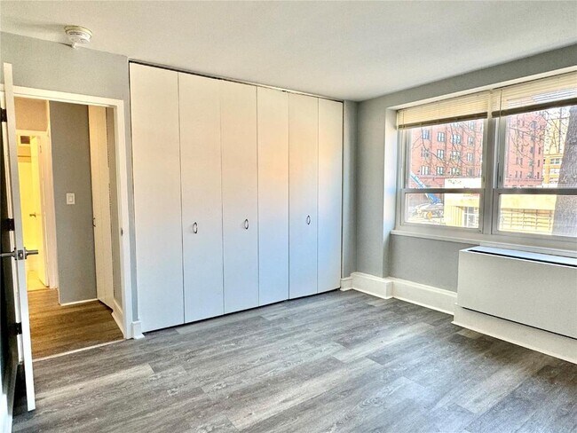 Building Photo - 210 N 17th St