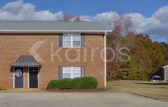 Building Photo - 197 Fawn Dr