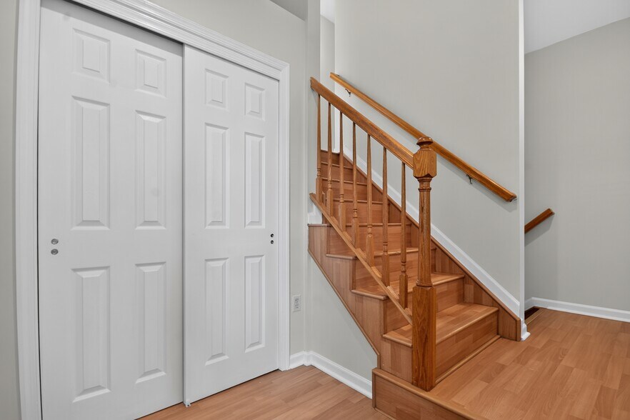 Building Photo - 574 Beachway Ave