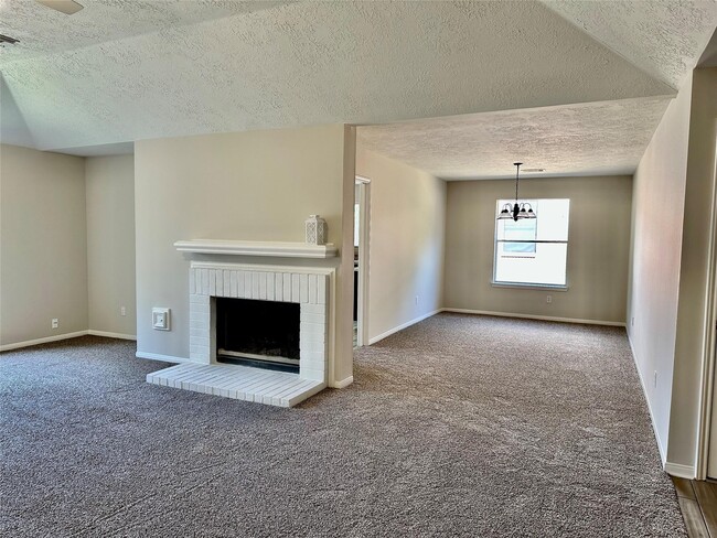 Building Photo - 7114 River Ml Dr