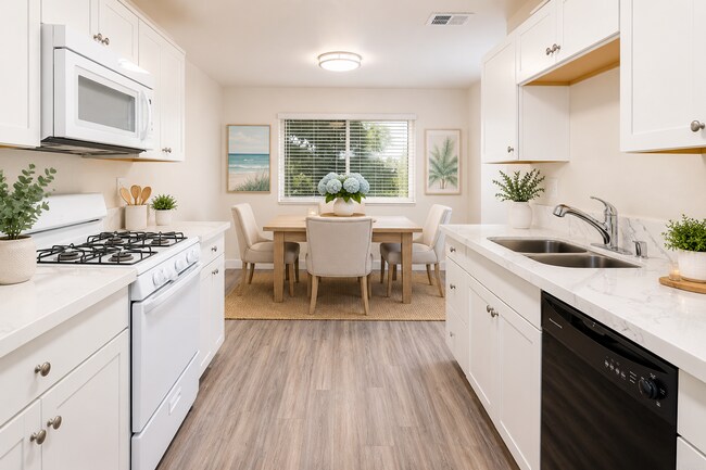Building Photo - Remodeled 3 Bed 2 Bath Condo - Coastal Living at Its Finest