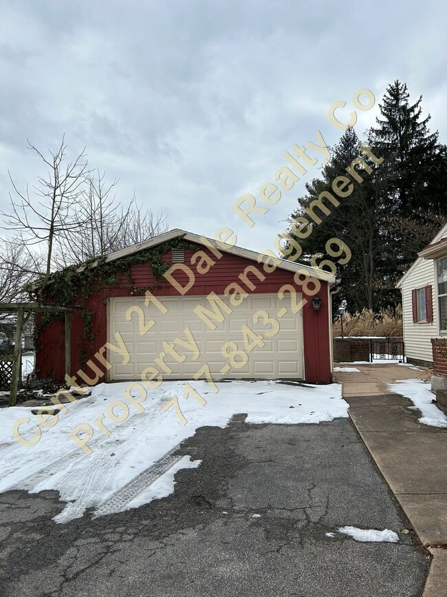 Building Photo - Beautiful 3 Bedroom 1.5 Bath Home with a t...