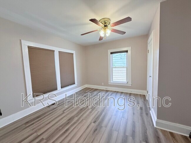 Building Photo - 512 N Maple St