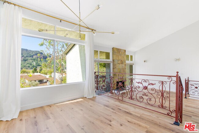 Building Photo - 17095 Palisades Cir