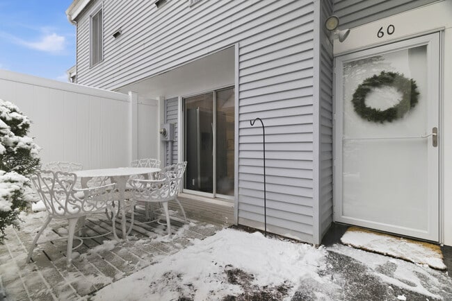 Building Photo - 60 Cinnamon Spring