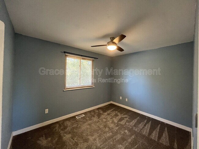 Building Photo - 3054 S Fraser St