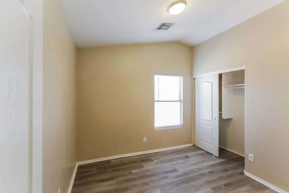 Building Photo - 12446 W San Juan Ave