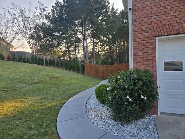 Building Photo - 349 Endeavor Way Ln