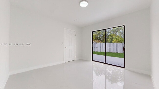 Building Photo - 917 SW 135th Ct