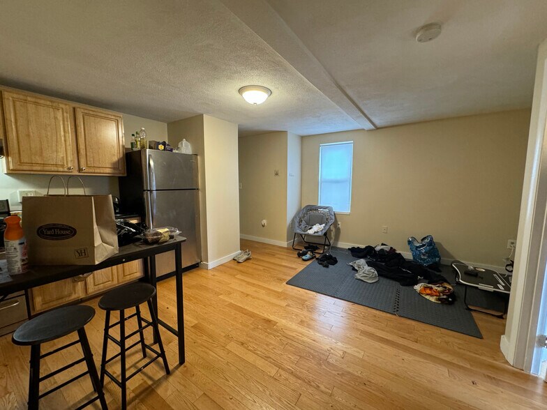 Building Photo - 385 Dorchester St