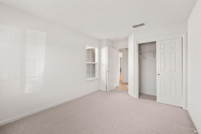 Building Photo - 332 Watson Hollow Dr