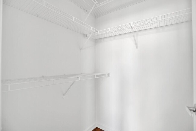 Building Photo - Corner Unit in Villanova at Hunter's Creek