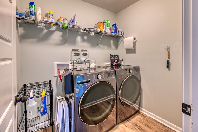 Building Photo - 412 Ponzer Ct N