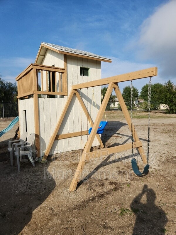 Building Photo - 25795 Leon Rd