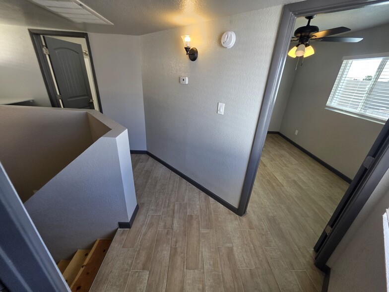 Building Photo - 1749 E Pepper Cir