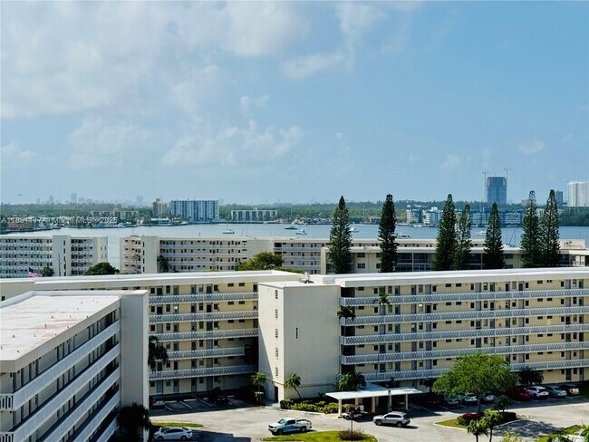 Building Photo - 18031 Biscayne Blvd