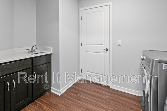 Building Photo - 18765 Larimore St