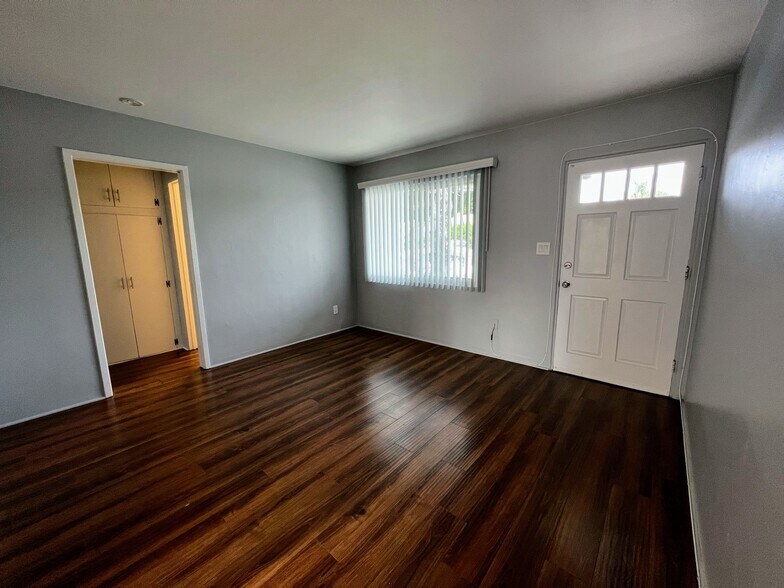 Building Photo - 4654 Bayard St