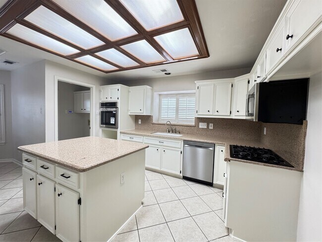 Building Photo - 6926 Hearthside Dr