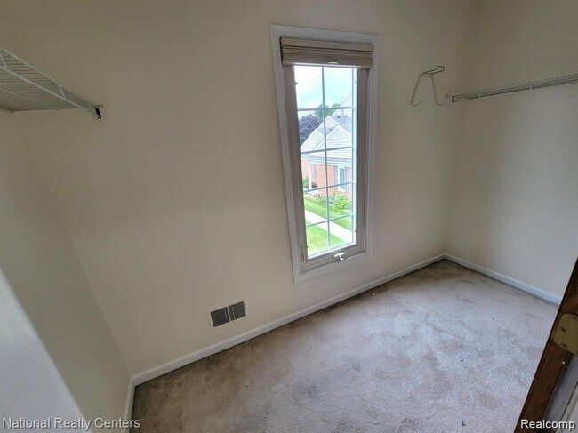 Building Photo - 37485 Stonegate Cir