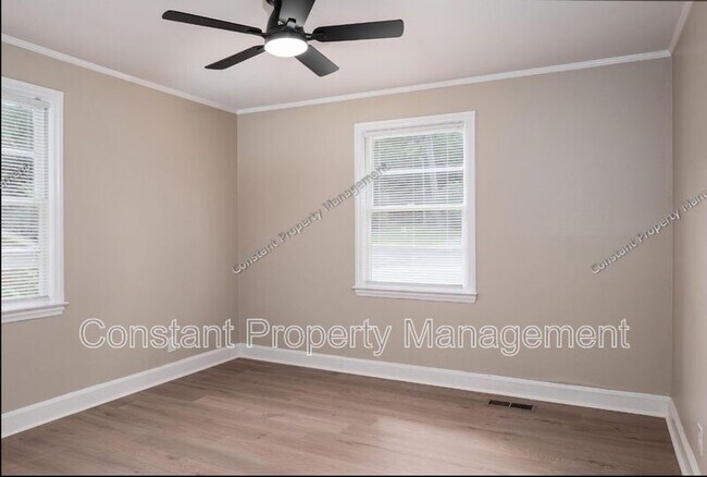 Building Photo - 489 Forest Ave