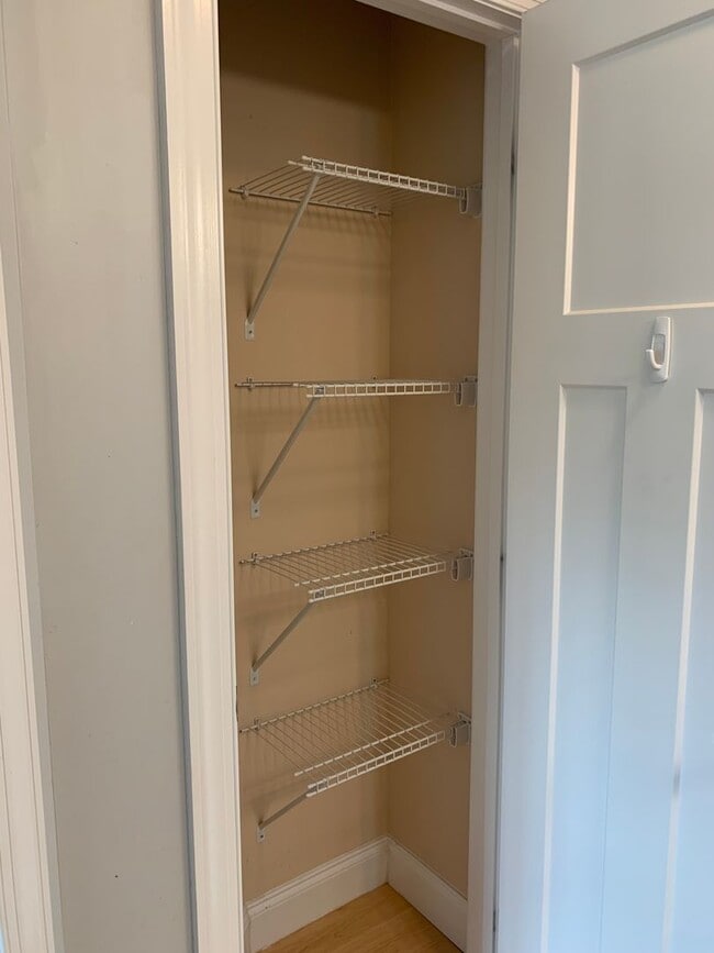 Building Photo - Spacious 3-Bed, 2.5-Bath Townhouse with Fenced Backyard!