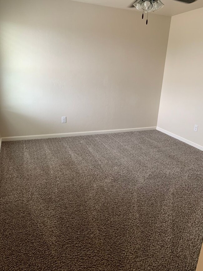 Building Photo - 3 bed, 2.5 bath home in the Enclave