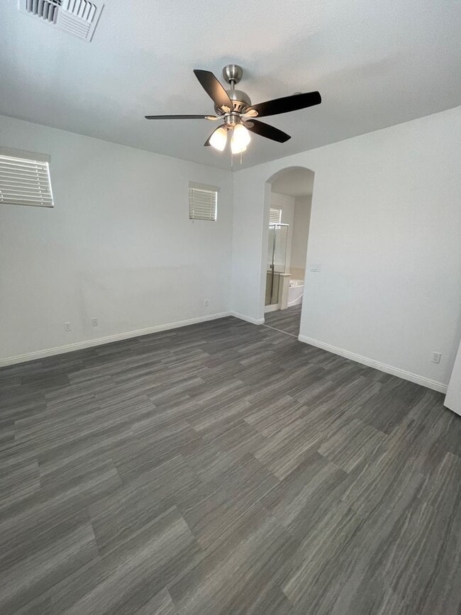 Building Photo - Move-In Ready Damonte Ranch Townhome